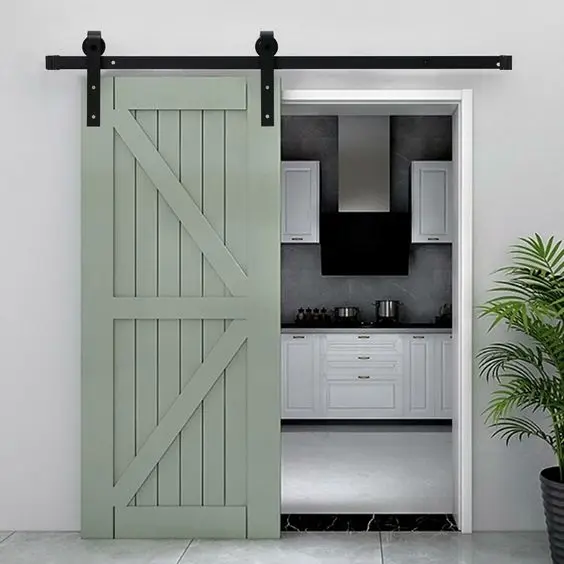 Interior Design Organic Modern - ล # การออกแบบประตูโรงนาห้องนอนประตูไม้สี Primed กระจกนิรภัยใสภายในที่ทันสมัยประตูบานเลื่อนและทางเดินผนัง